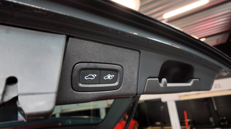 Volvo XC60 2,0 T8 ReCharge Inscription aut. AWD 5d