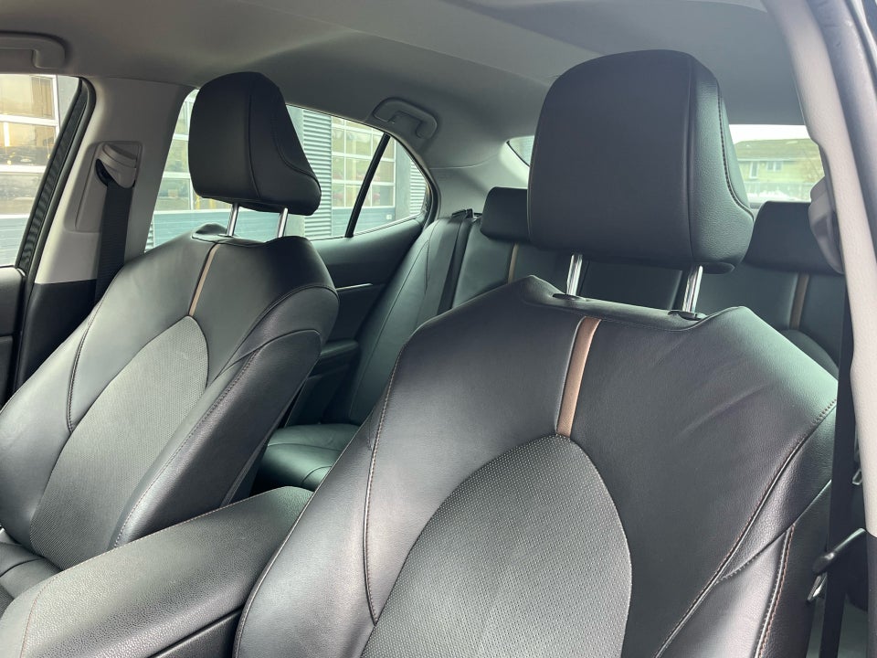 Toyota Camry 2,5 Hybrid H3 Executive CVT 4d