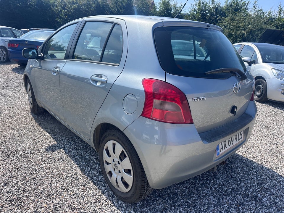 Toyota Yaris 1,3 Terra 5d