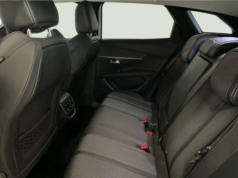 Peugeot 3008 1,5 BlueHDi First Selection EAT8 5d