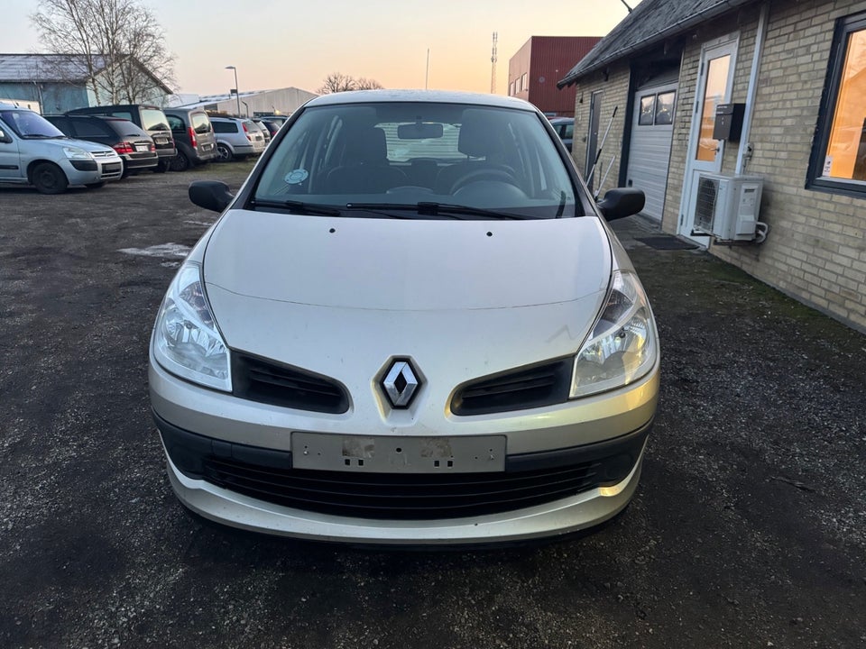 Renault Clio III 1,2 16V Authentique BeatUp aut. 5d