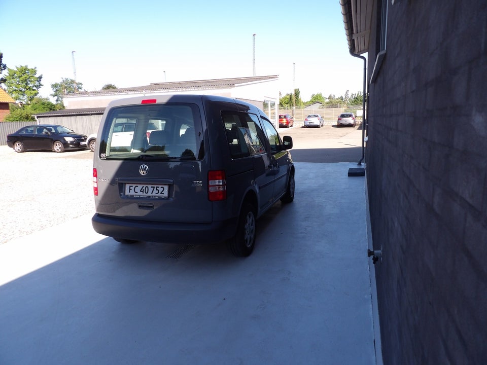 VW Caddy 1,6 TDi 75 Trendline BMT 5d