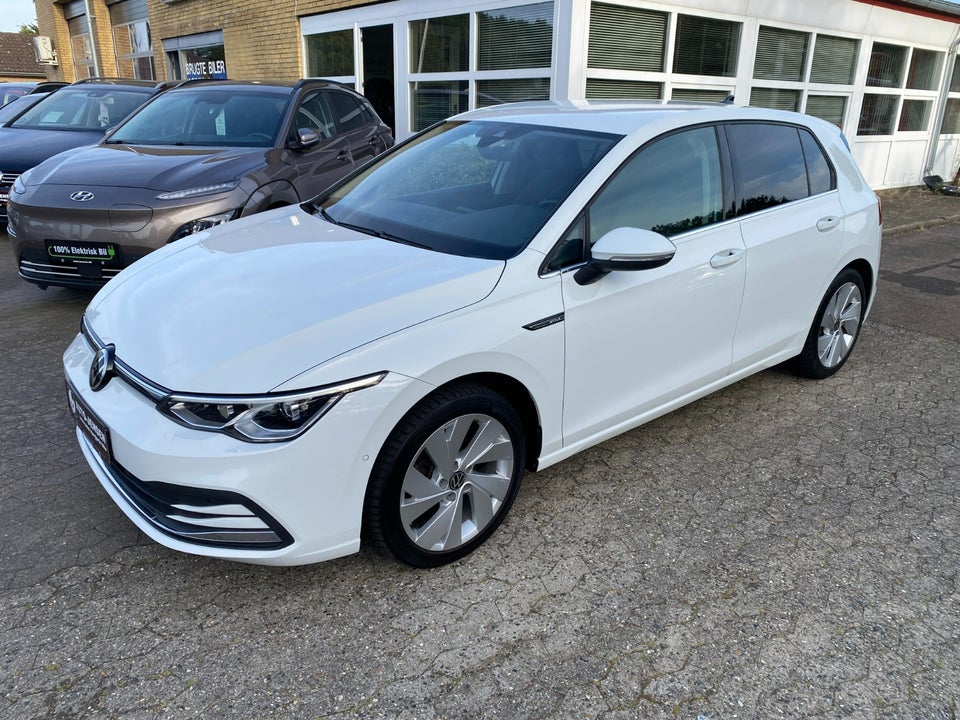 VW Golf VIII 2,0 TDi 150 Style DSG 5d