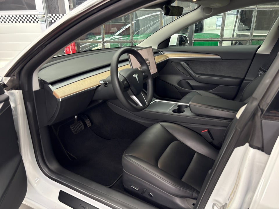 Tesla Model 3 Long Range AWD 4d