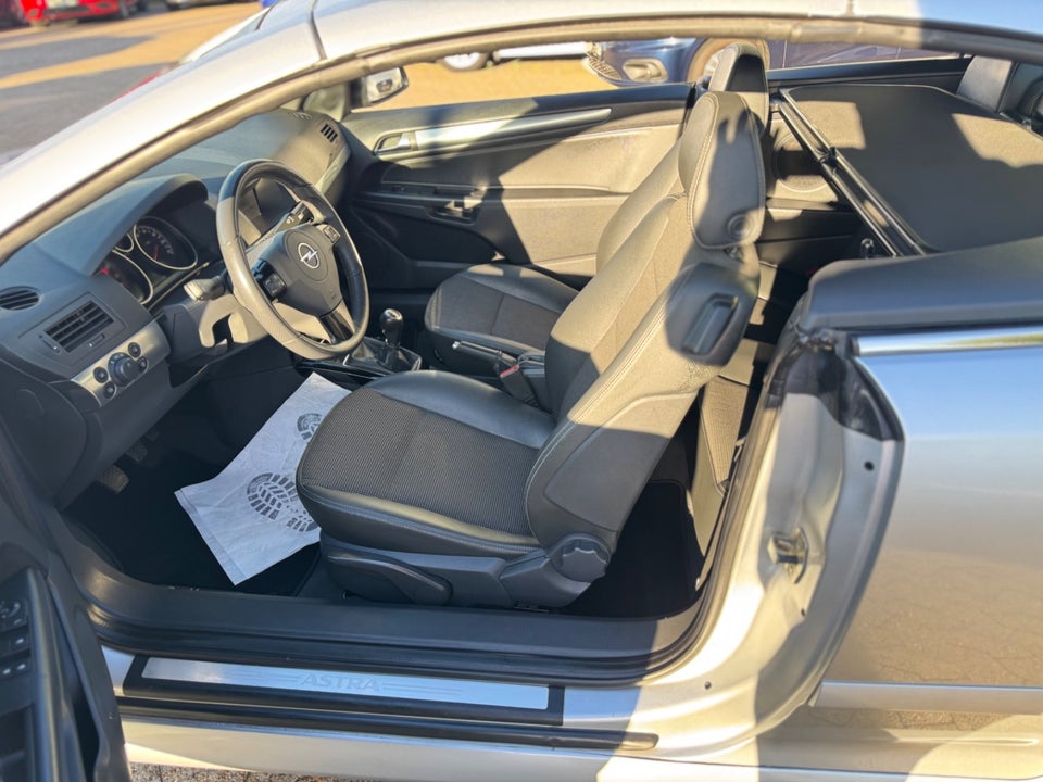 Opel Astra 2,0 Cosmo TwinTop 2d