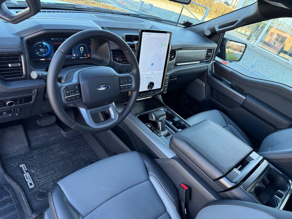 Ford F-150 131 Lightning Lariat Extended Range 4d