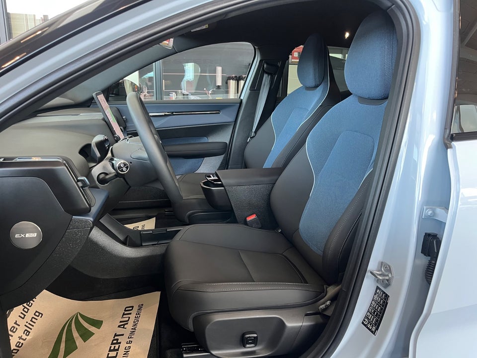 Volvo EX30 Standard Range Plus 5d