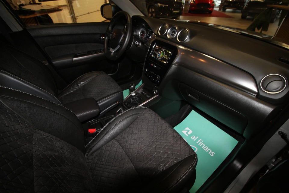 Suzuki Vitara 1,0 Boosterjet Adventure Hit 5d