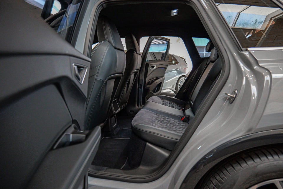 Audi Q4 e-tron 50 quattro 5d