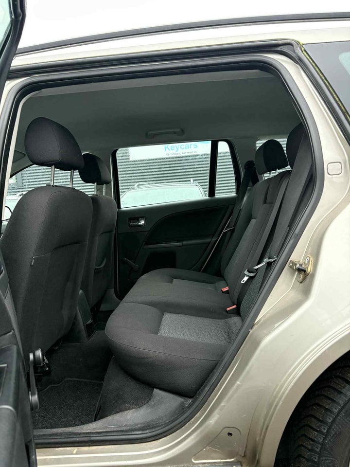 Ford Mondeo 1,8 110 Ambiente stc. 5d