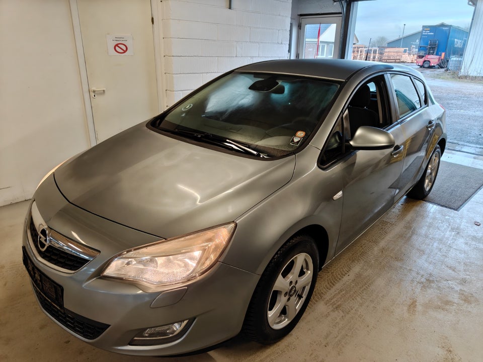 Opel Astra 1,4 T 140 Sport 5d