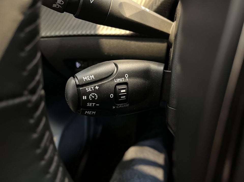 Peugeot 208 1,2 PureTech 100 Allure 5d