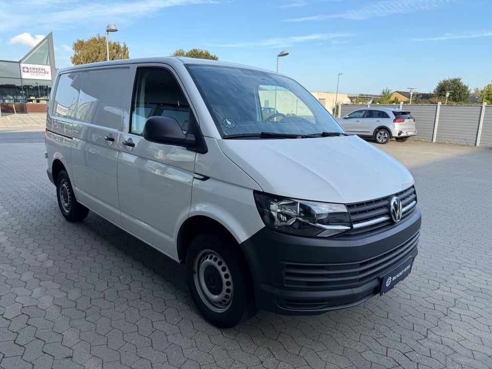 VW Transporter 2,0 TDi 102 Kassevogn kort