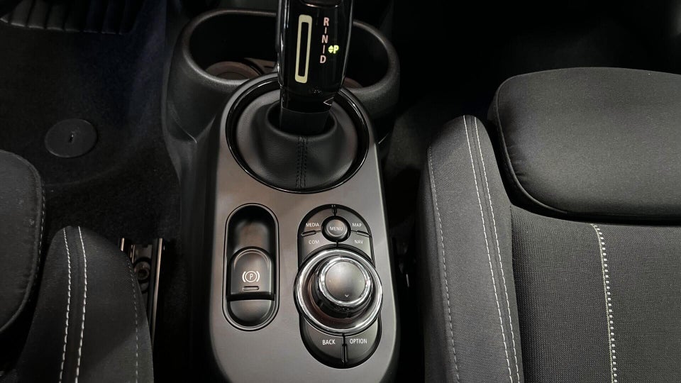 MINI Cooper SE Essential 3d