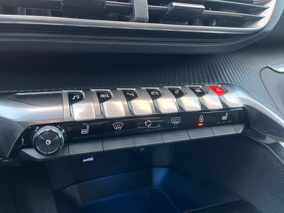 Peugeot 3008 1,2 e-THP 130 Allure 5d