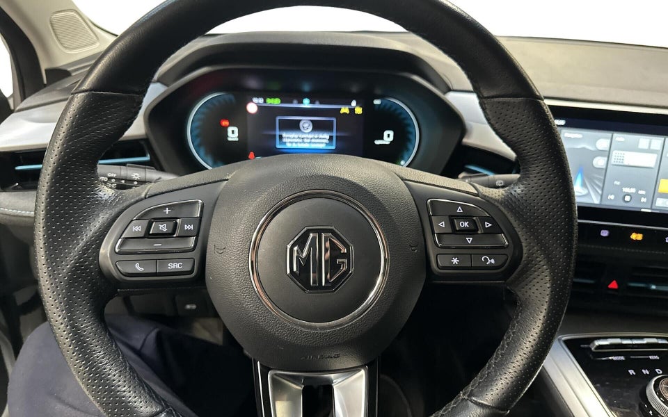 MG 5 61 Luxury 5d