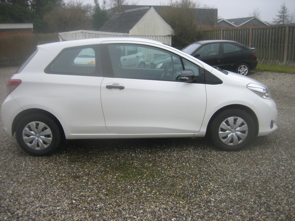 Toyota Yaris 1,0 VVT-i T1 3d