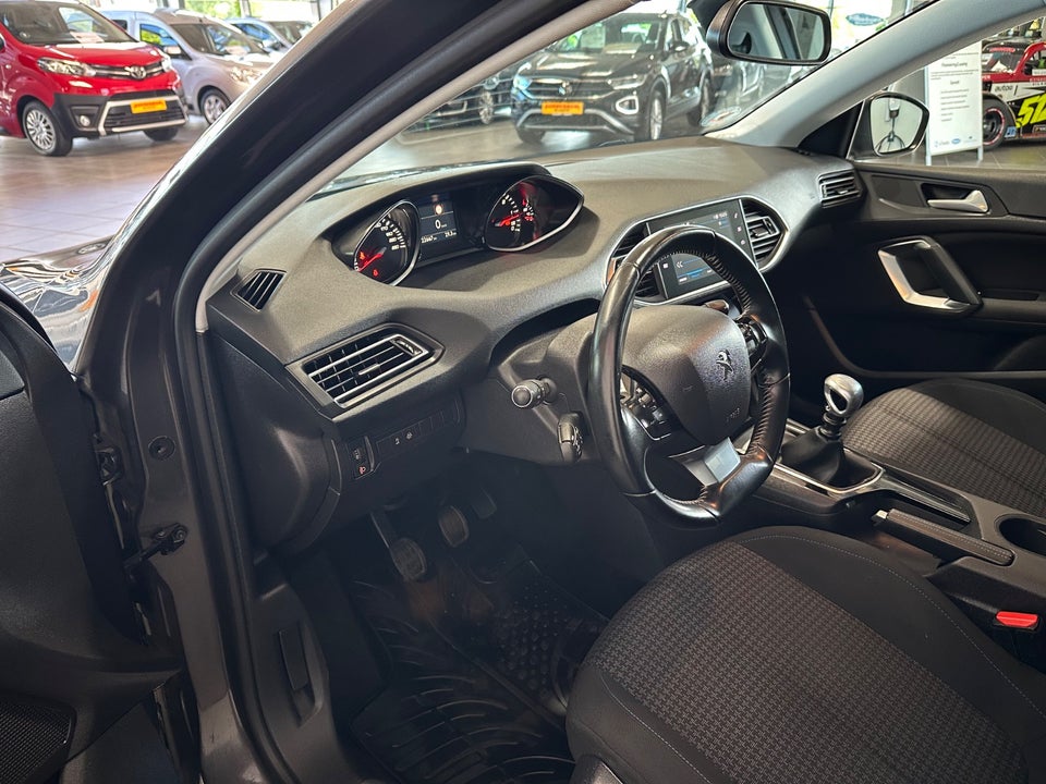 Peugeot 308 1,5 BlueHDi 130 Style 5d