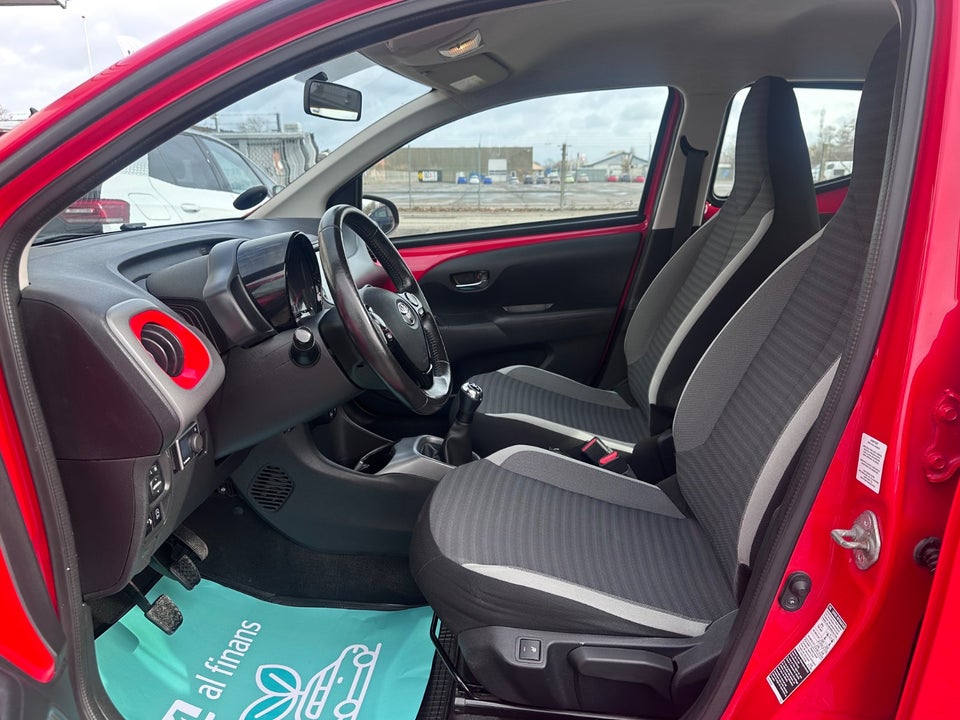 Toyota Aygo 1,0 VVT-i x-plore 5d