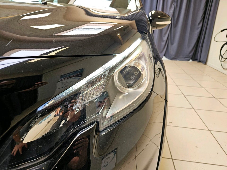 Peugeot 2008 1,5 BlueHDi 100 Prestige Sky 5d