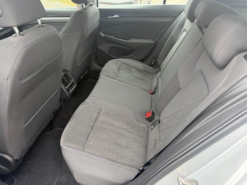 VW Golf VIII 1,4 eHybrid DSG 5d