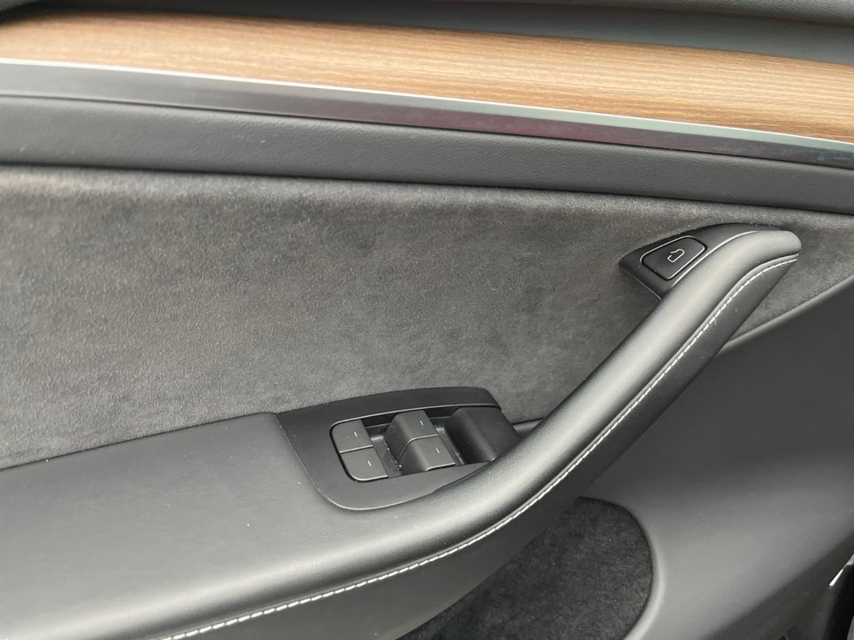 Tesla Model Y Long Range AWD 5d