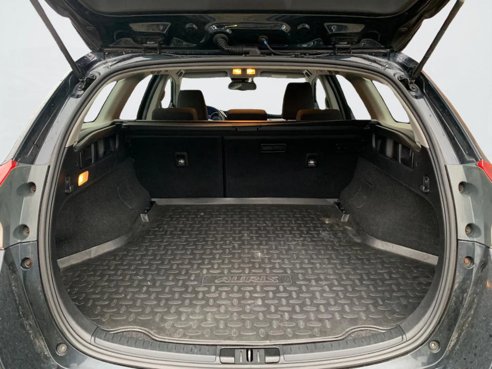 Toyota Auris 1,8 Hybrid Style Touring Sports CVT 5d