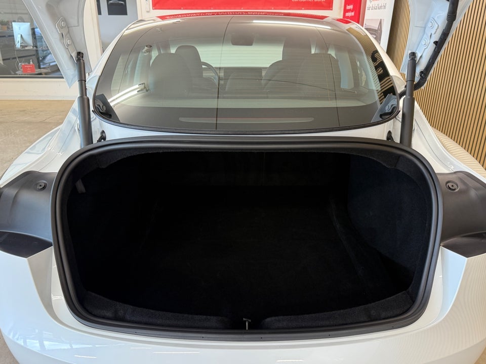 Tesla Model 3 Long Range AWD 4d