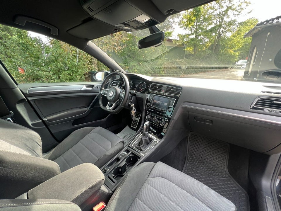 VW Golf VII 2,0 TDi 150 R-line Variant DSG BMT 5d