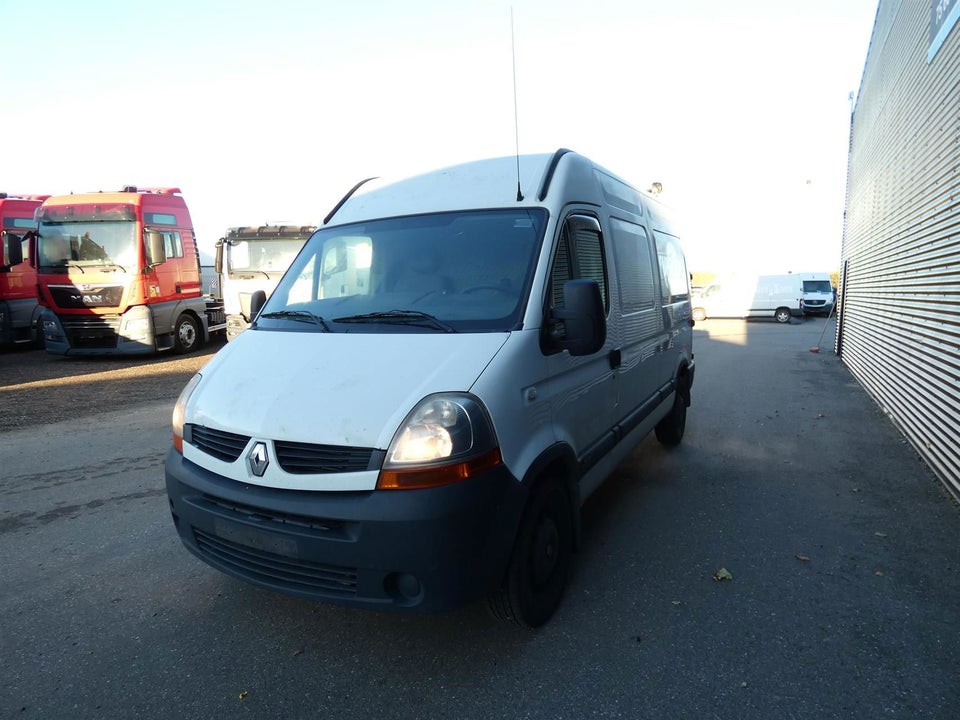 Renault Master T35 2,5 dCi 146 L2H2 4d