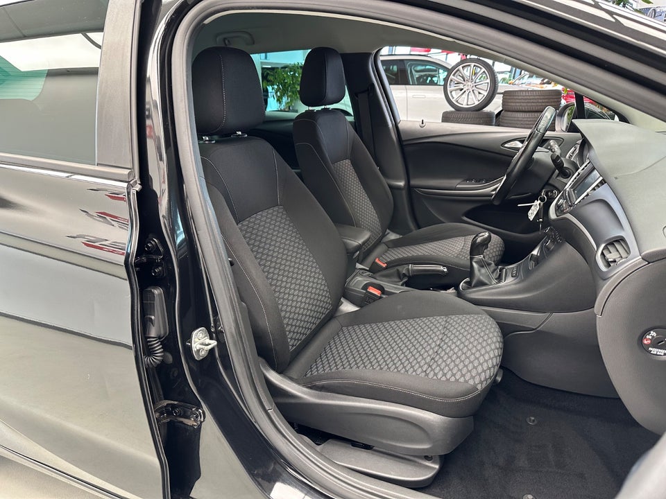 Opel Astra 1,4 T 125 Enjoy Sports Tourer 5d