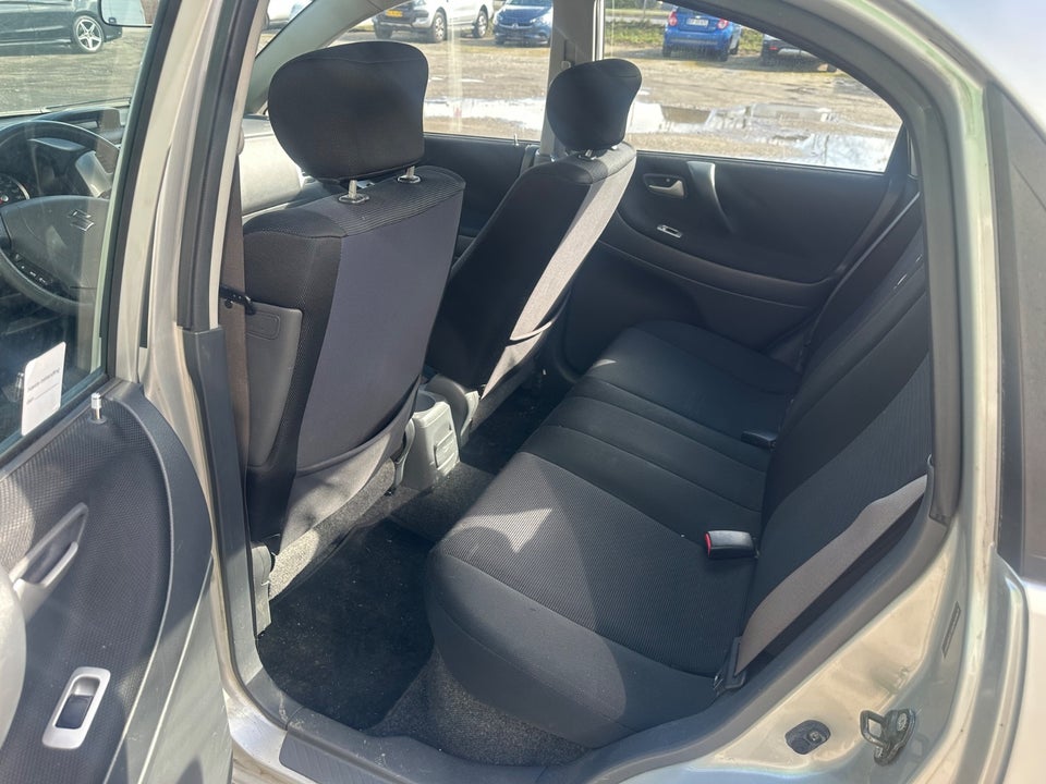 Suzuki Liana 1,6  5d