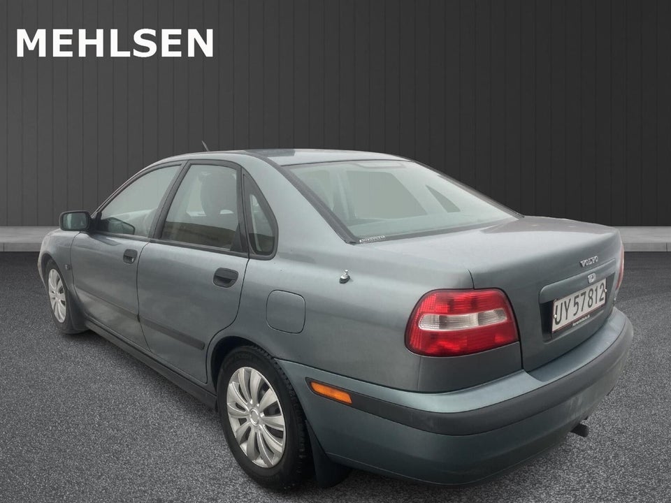 Volvo S40 1,8  4d