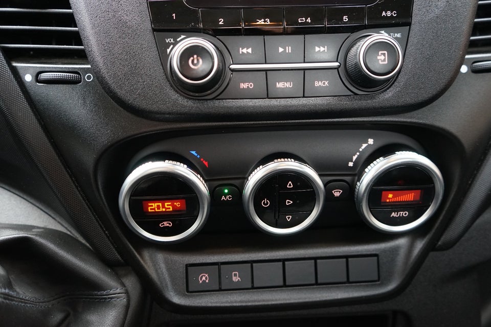 Iveco Daily 2,3 35S14 4100mm Lad 2d