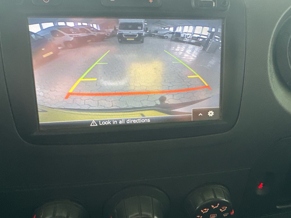 Renault Master III T35 2,3 dCi 170 L2H2 Kassevogn