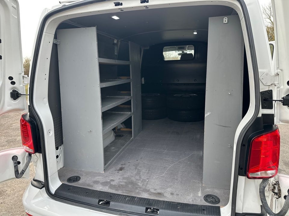 VW Transporter 2,0 TDi 150 Kassevogn DSG lang