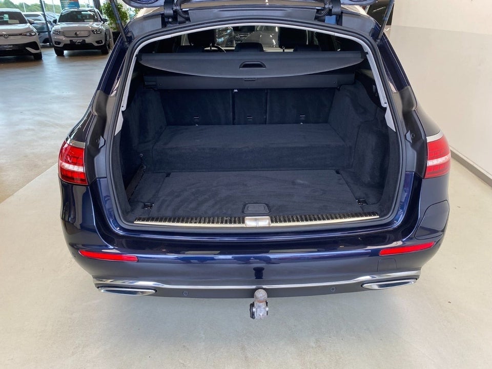 Mercedes E300 de 2,0 stc. aut. 4Matic 5d