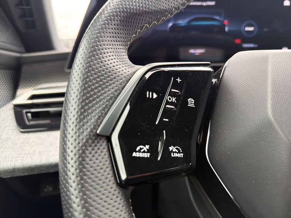 Peugeot e-3008 77 GT Pack 5d