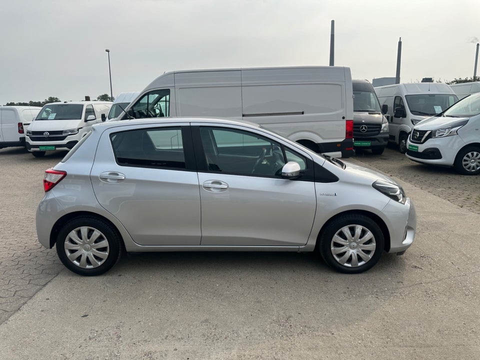 Toyota Yaris 1,5 Hybrid H1 e-CVT Van 5d