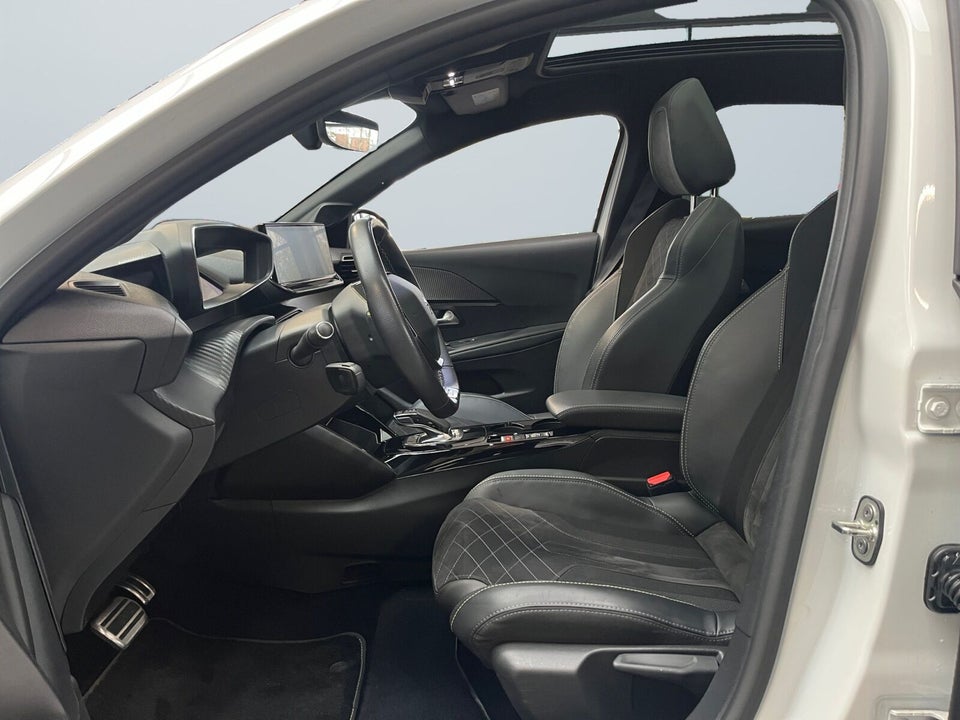 Peugeot e-208 50 GT Sky 5d