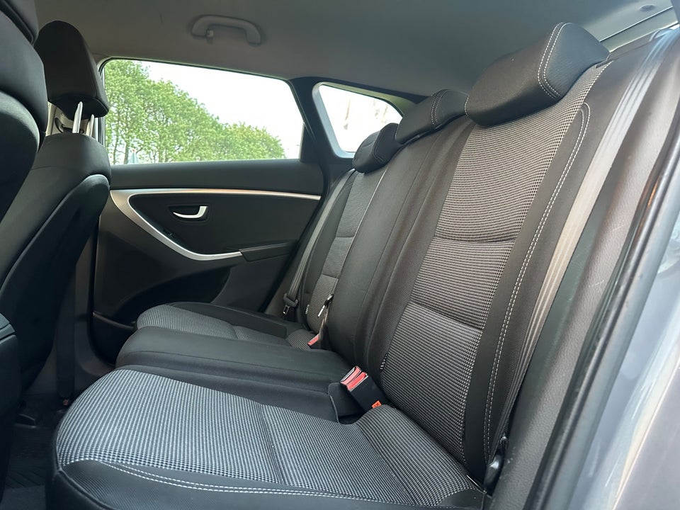 Hyundai i30 1,6 CRDi 110 Comfort CW Eco 5d