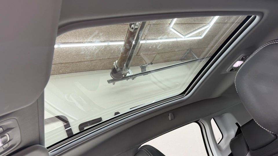 Peugeot 2008 1,2 e-THP 110 Allure Sky 5d