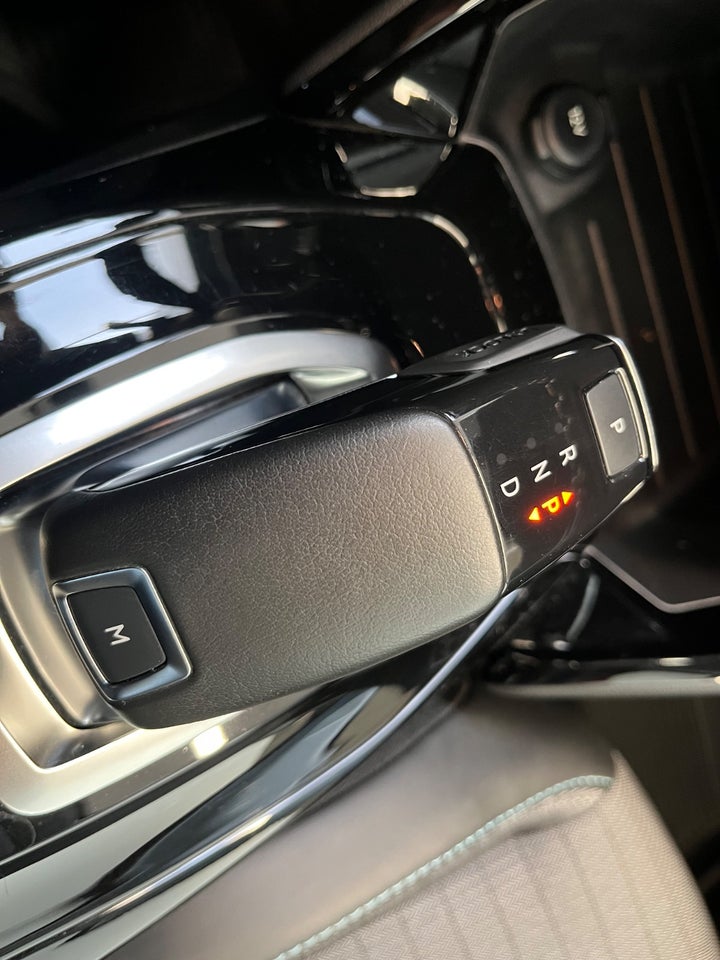 Peugeot 208 1,2 PureTech 100 Allure Sky EAT8 5d