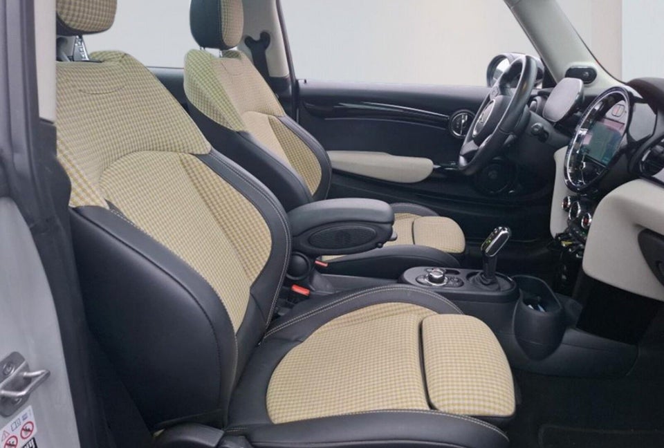 MINI Cooper SE Classic Trim 3d