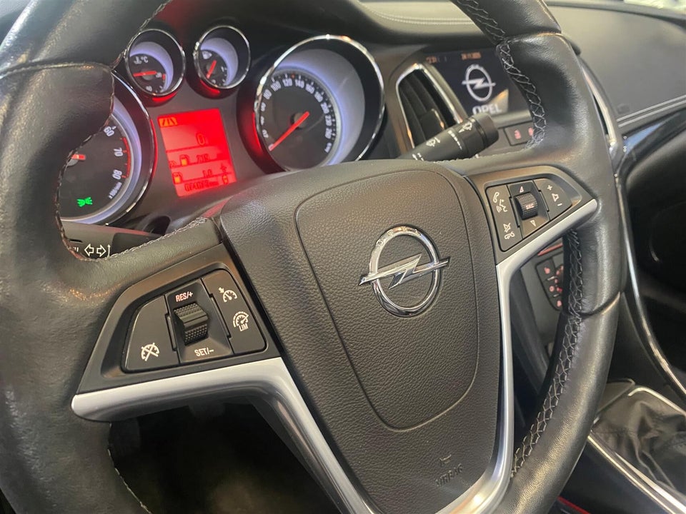 Opel Cascada 1,6 T 170 Cosmo 2d