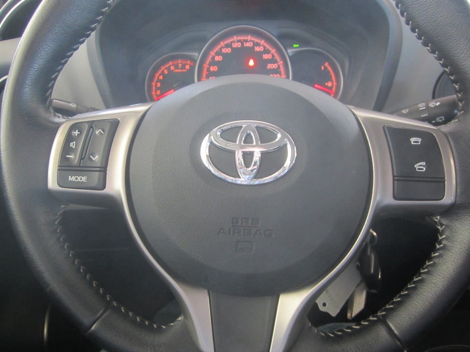 Toyota Yaris 1,3 VVT-i T2 5d