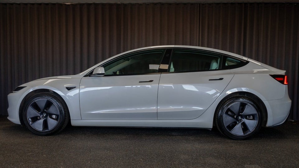 Tesla Model 3 RWD 4d