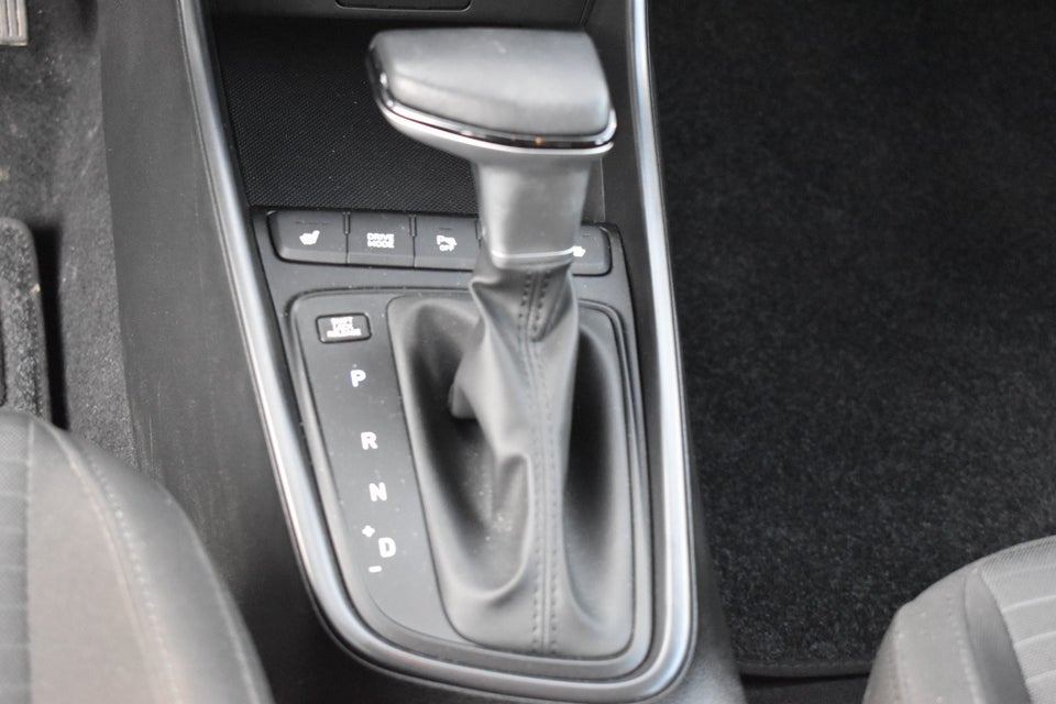 Hyundai i20 1,0 T-GDi Essential DCT 5d