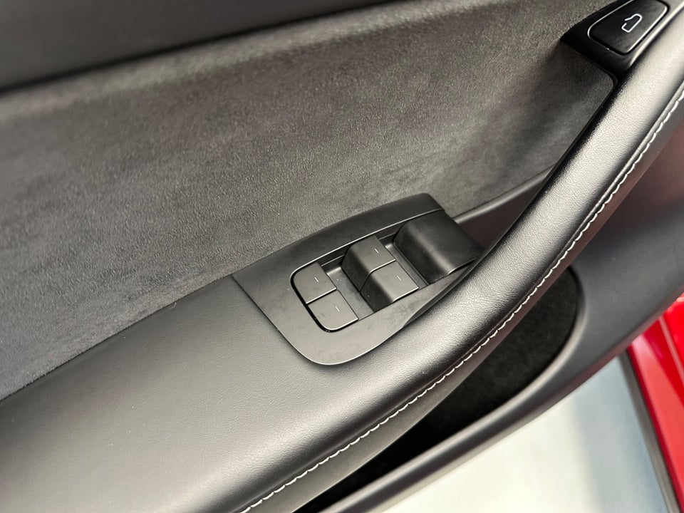 Tesla Model Y Long Range AWD 5d