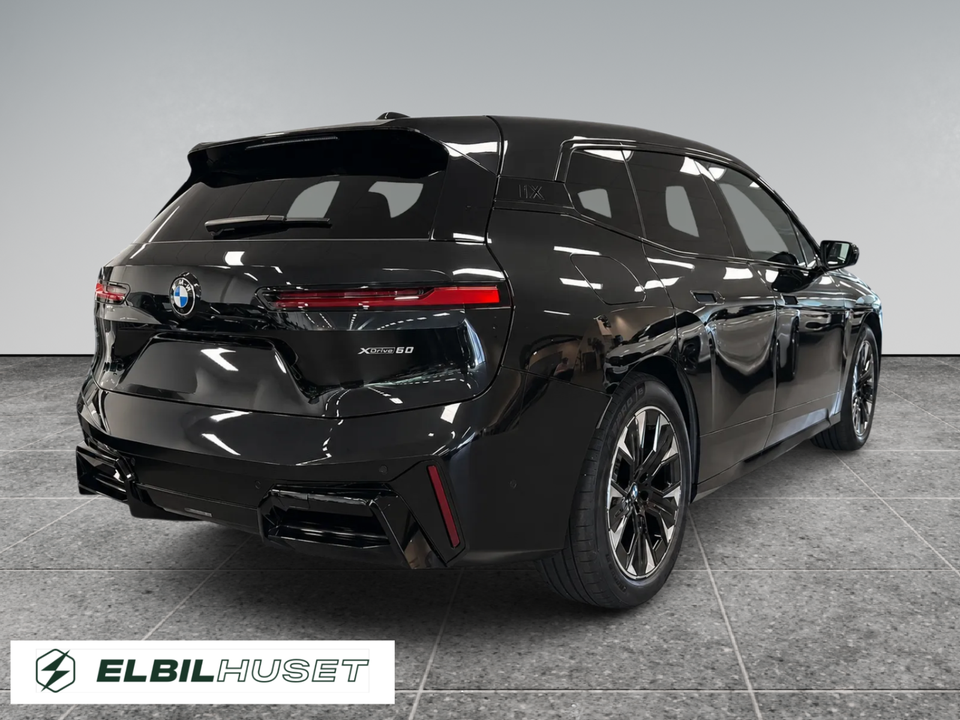 BMW iX xDrive60 Fully Charged 5d